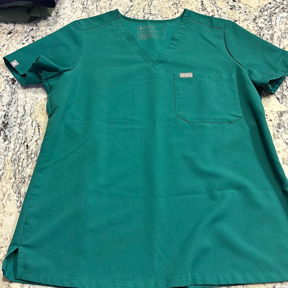 - Figs Catarina one pocket scrub top. Size small